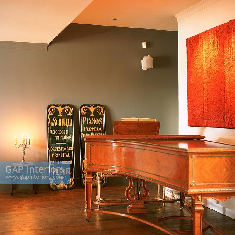 Piano with illuminated lamp in room