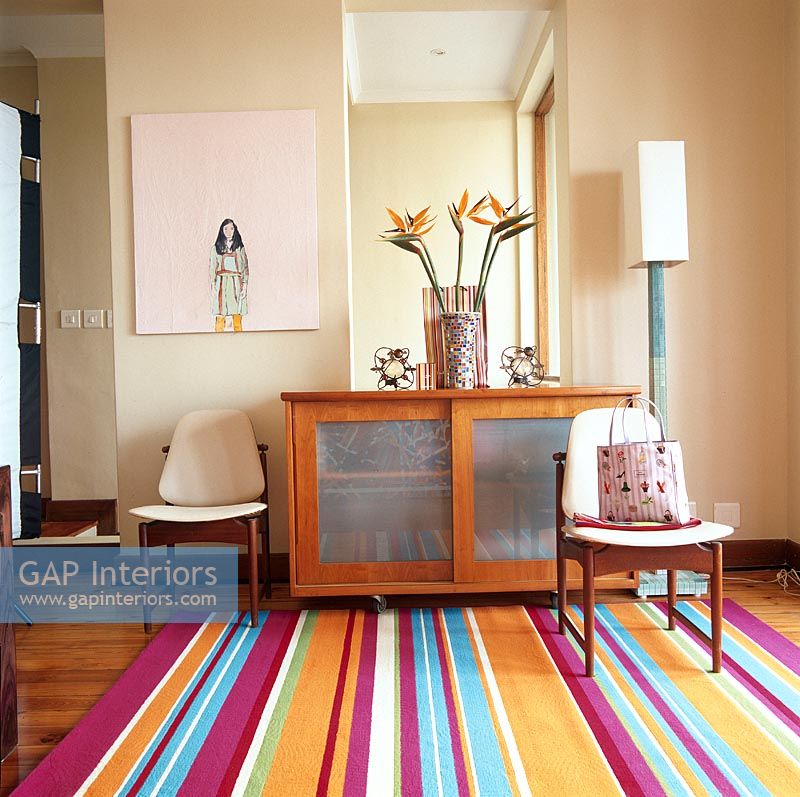Colorful carpet in a modern living room
