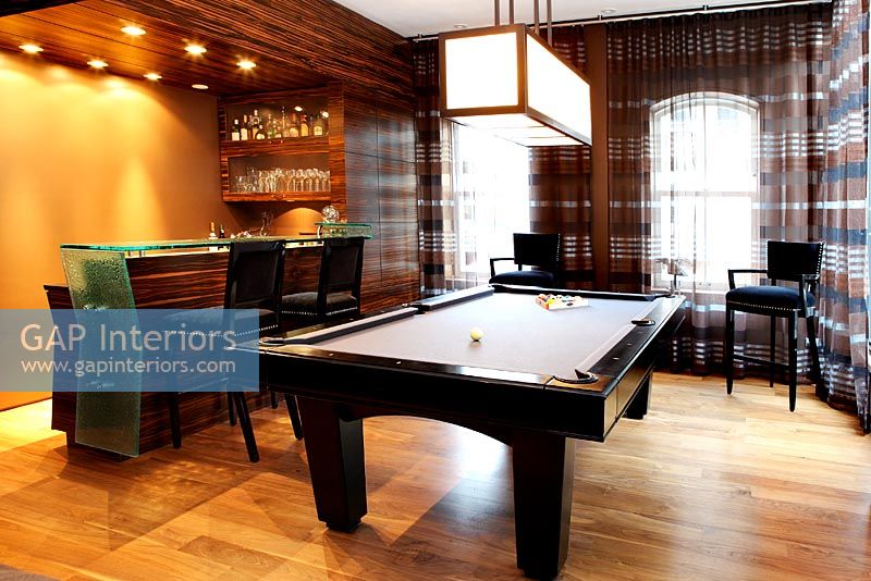 Modern games room and bar 