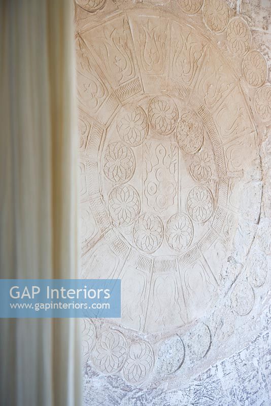 Distressed and moulded plaster walls