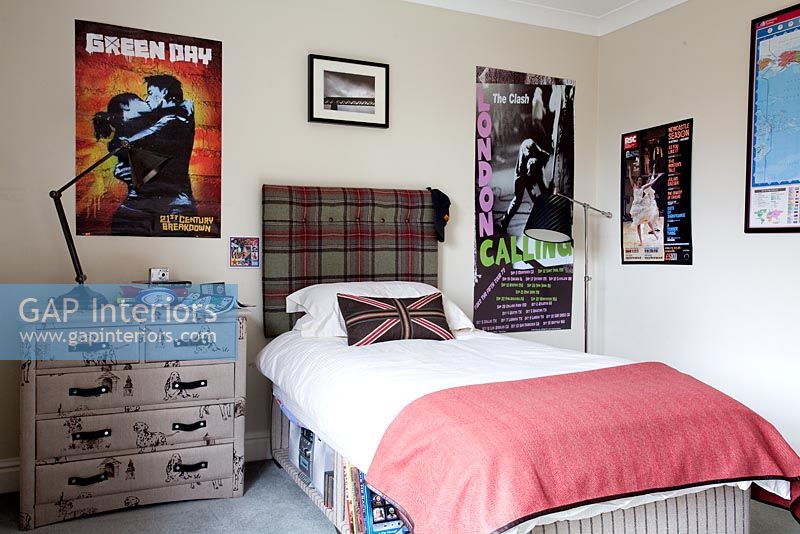 Modern teenagers bedroom 