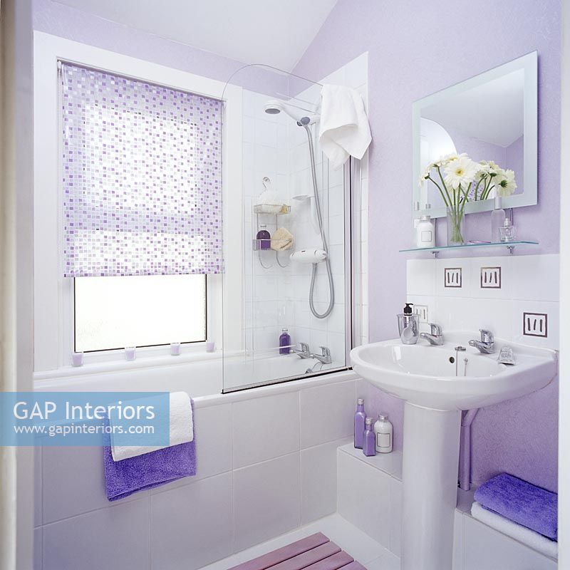 Modern lilac bathroom 