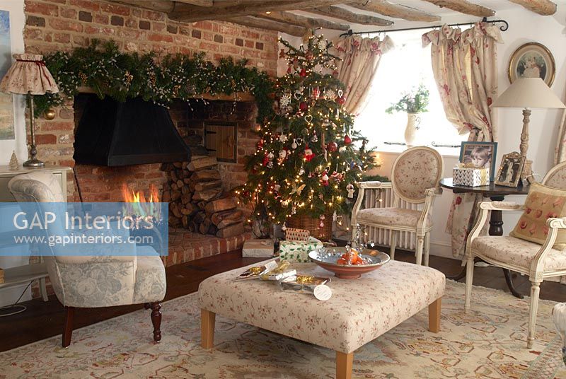 Classic country living room with Christmas tree