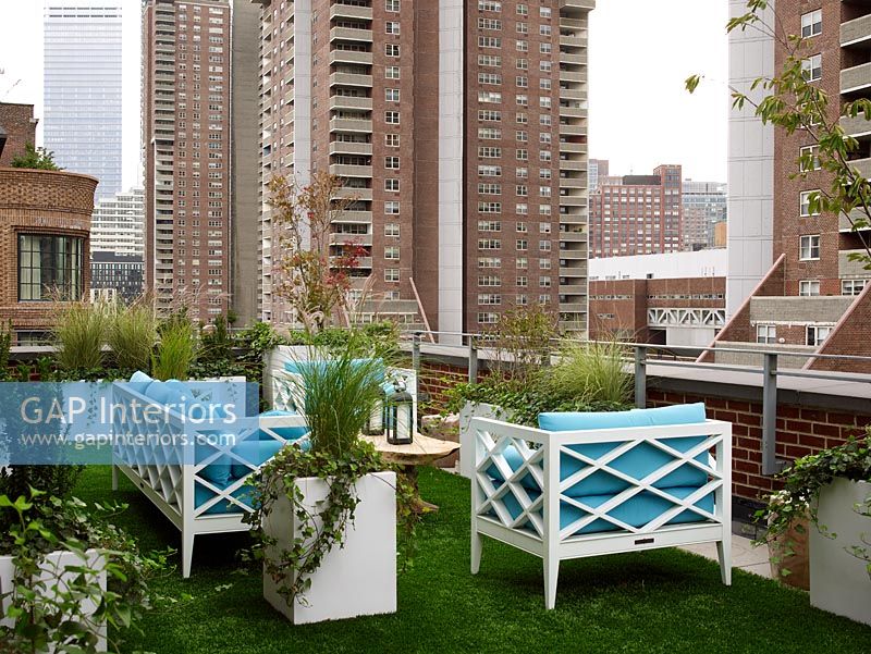Contemporary roof garden with city views