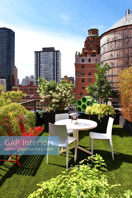 Modern roof terrace with view of New York