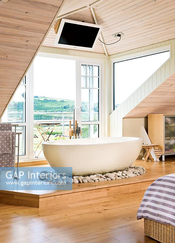 Modern bedroom with raised bathing area