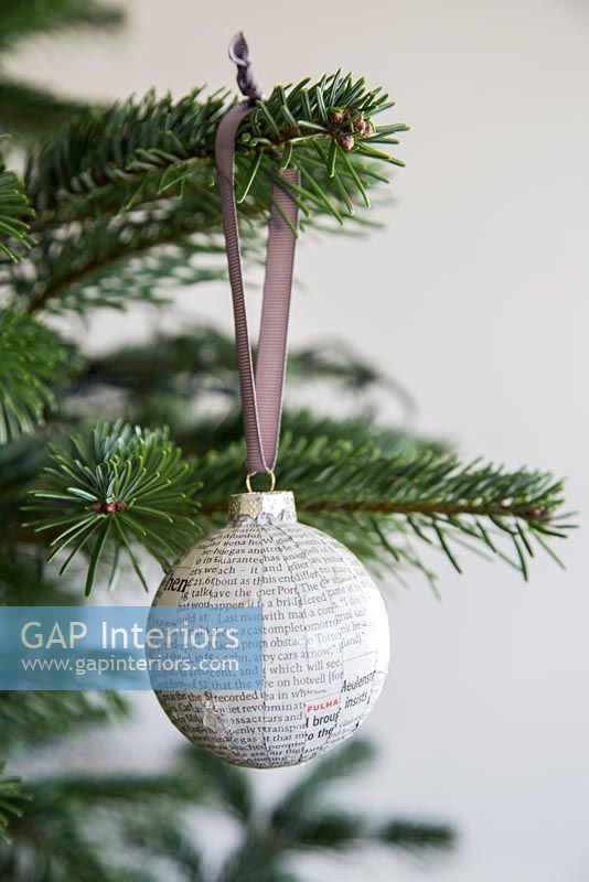Create a simple Christmas bauble using newspaper - finished decoration