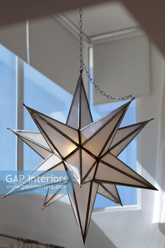 Star shaped lamp