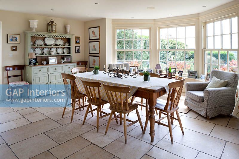 Country style dining room