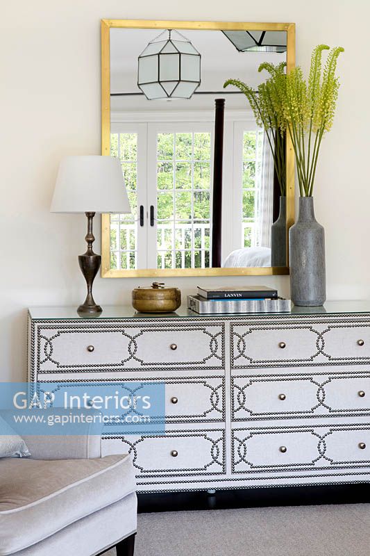 Patterned chest of drawers