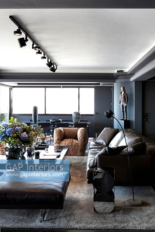 Modern open plan apartment with figurative sculptures
