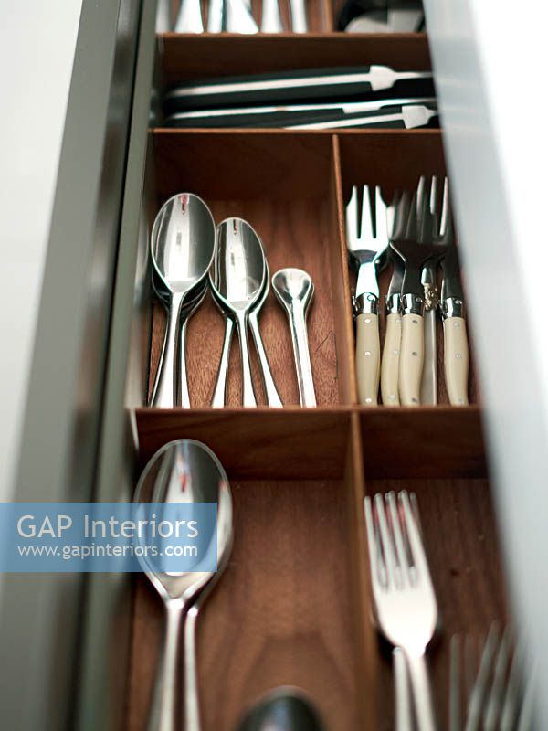 Cutlery drawer