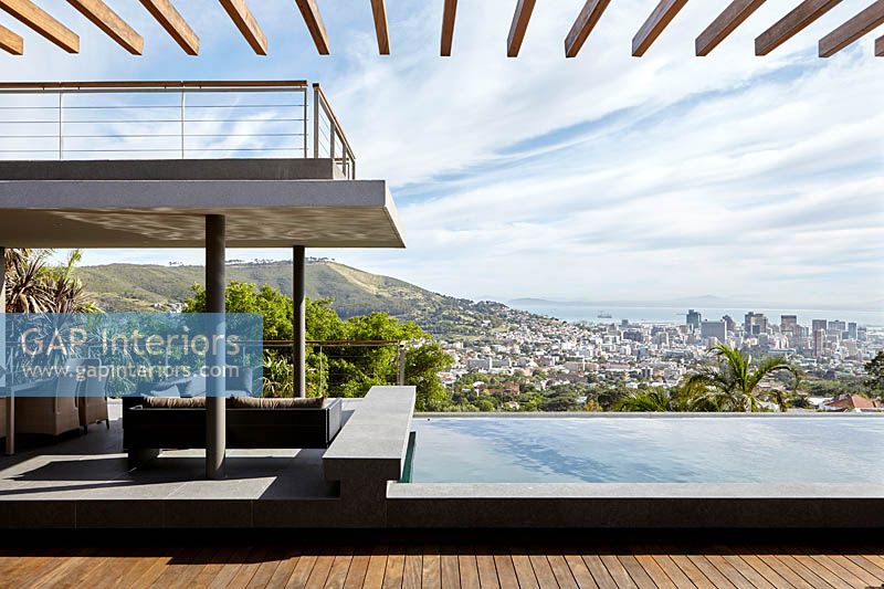 Contemporary patio with sea view