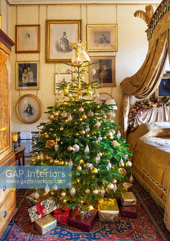 Lady Georgianas bedroom decorated for christmas, Castle Howard