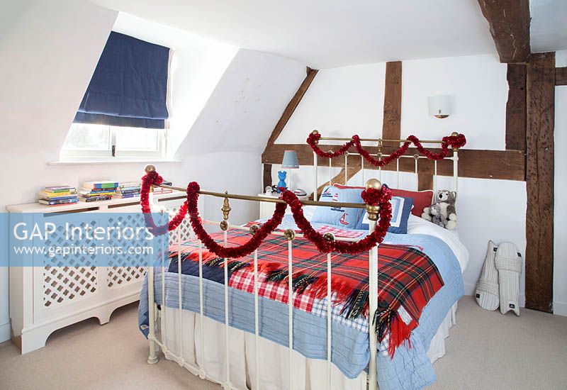 Childs bedroom decorated for christmas