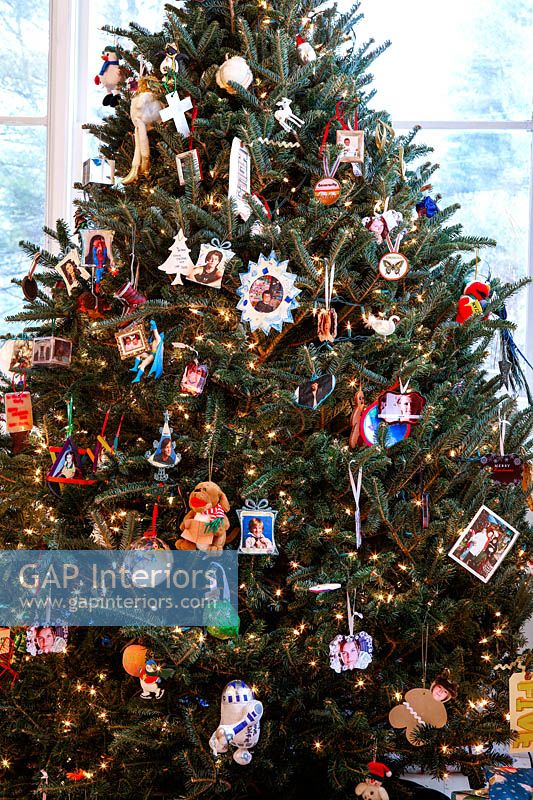 Christmas tree with family photos