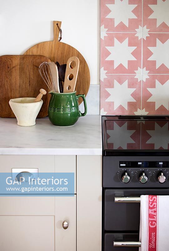 Star patterned pink tiles in modern country kitchen 