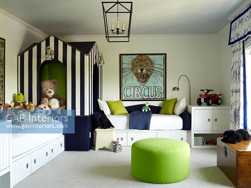 Bold colours in childrens room 