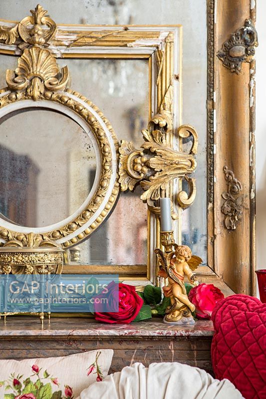Collection of gilded mirrors on mantelpiece 