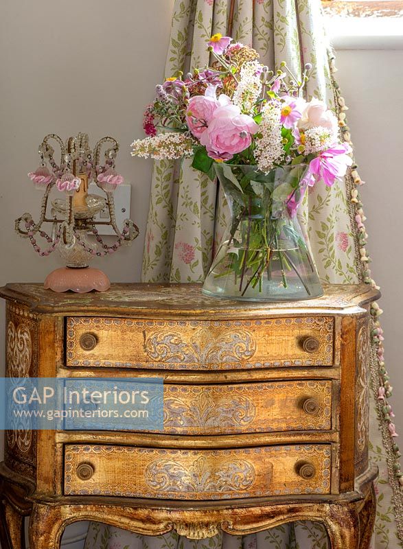 Classic ornate chest of drawers 
