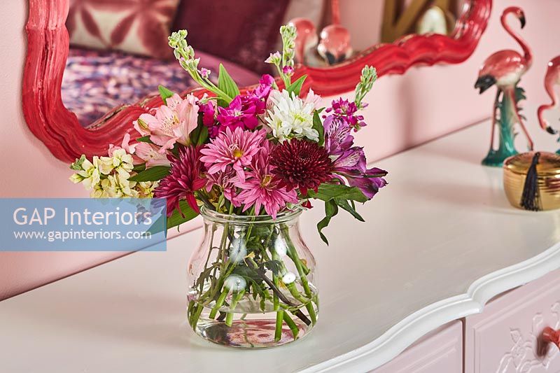 Flower arrangement in vase 