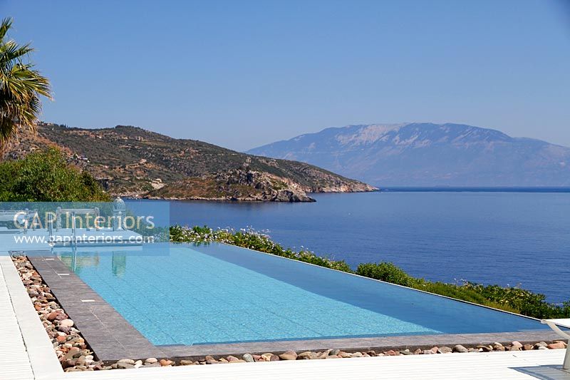Infinity pool with views to the sea and mountains beyond 