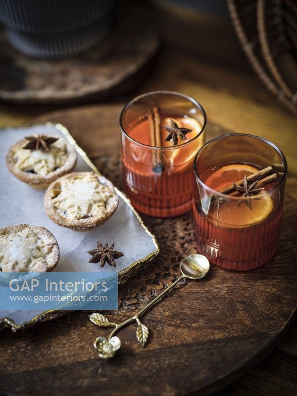 Mincepies and mulled drink