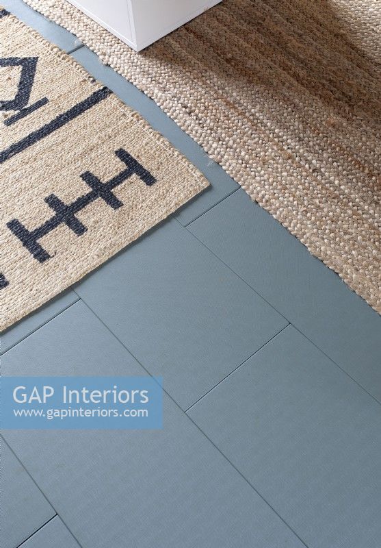 Tiled grey floor and sisal rugs - detail 