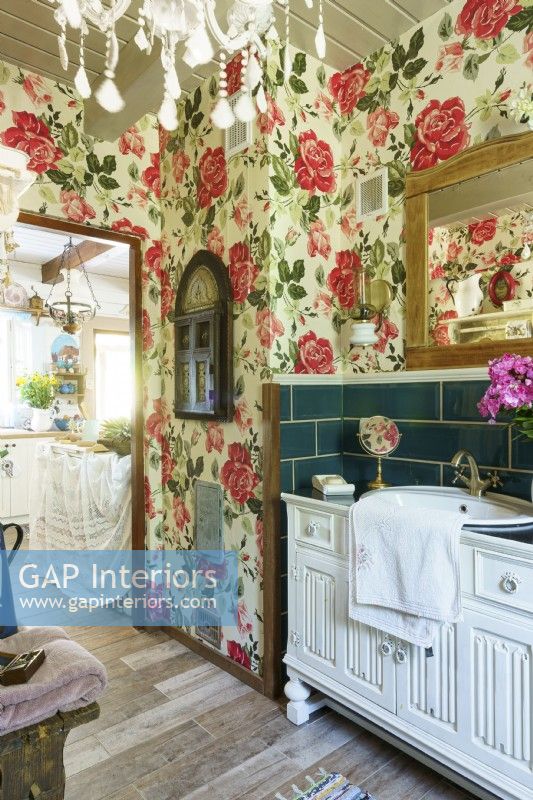 A bathroom with a wallpaper with roses