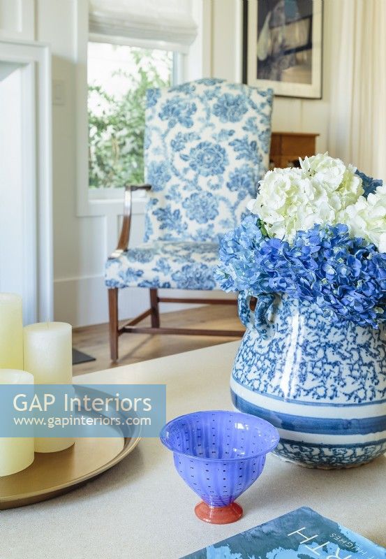 From accessories to upholstery, furniture and collections, Lindaâ€™ s fondness for blue is evident throughout the home.