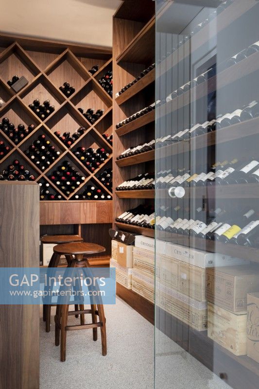 Refrigerated wine cellar with bar