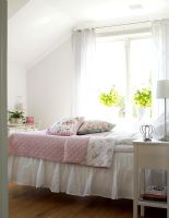Country style feminine bedroom