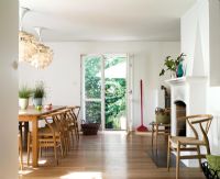 Country style dining room with Hans Wegner Y Chairs 