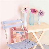 Compact table and chair with flowers