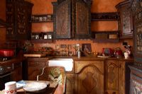 Traditional kitchen 