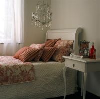 Bedroom with sleigh bed