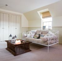 Daybed in modern country bedroom 