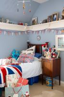 Childrens country bedroom at christmas