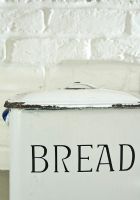 Bread bin detail