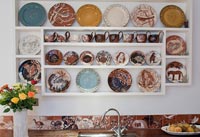 Display of patterned plates