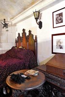 Baroque style bedroom furniture