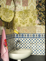 Patterned wall coverings in bathroom