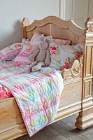 Childs bed