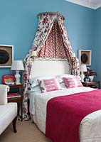 Classic bed with canopy