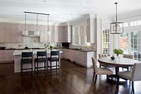 Classic kitchen with breakfast bar