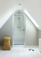 Compact shower cubicle