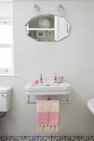 Classic sink with towel rail