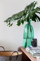 Green vase with large leaves 