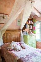 Childs country bedroom