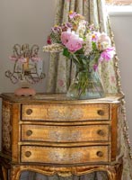 Classic ornate chest of drawers 